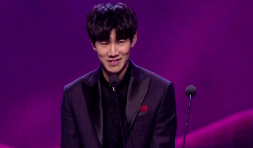 LPL春季赛今日首发名单 ：Xiaohu大战Maple