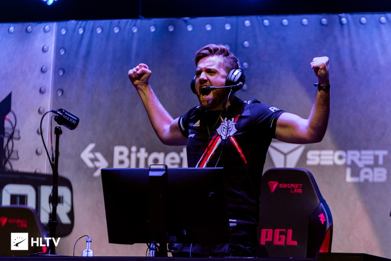 Peacemaker加入 Bad News Eagles 担任教练